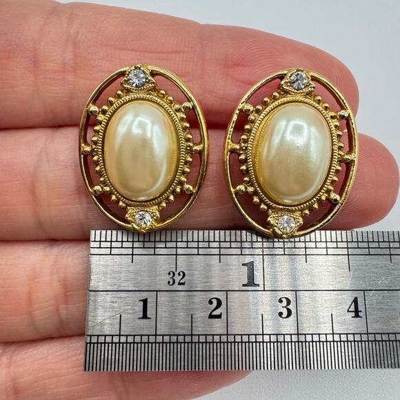 Vintage 1928 Faux Pearl Cabochon Earrings Romantic Ornate Bridgerton Revival - Picture 8 of 9